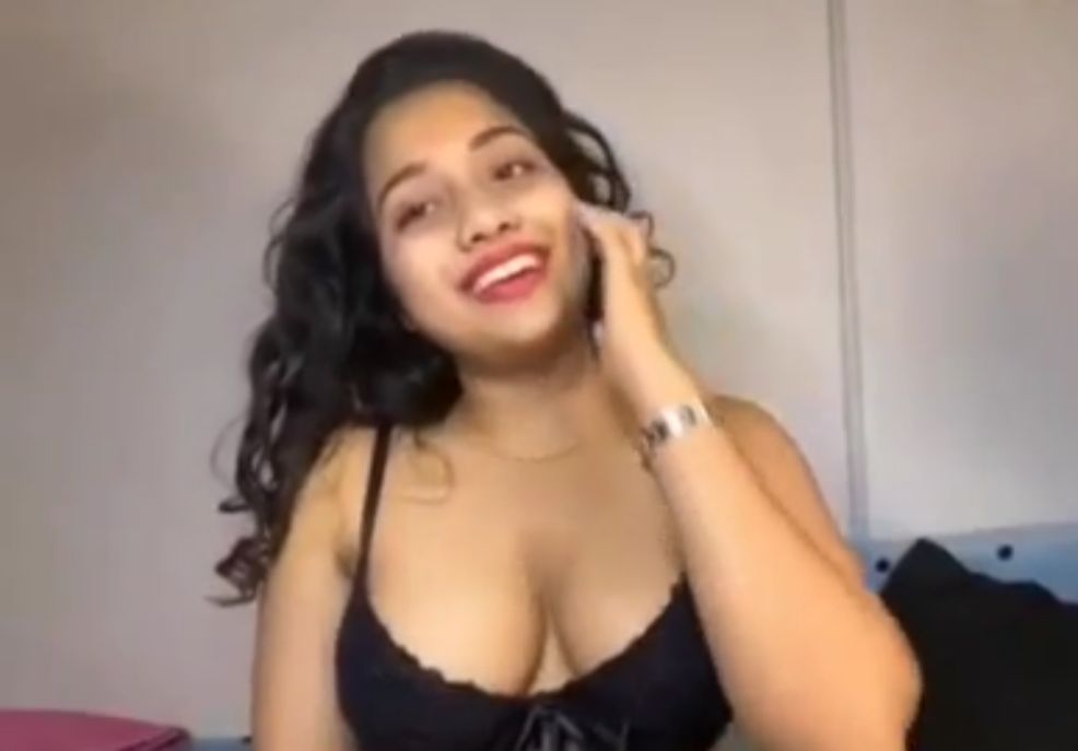Neesha Nude Live Show fingering in her pussy