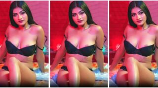 Indian Model Arohi Gets Topless Showing Her Boobs